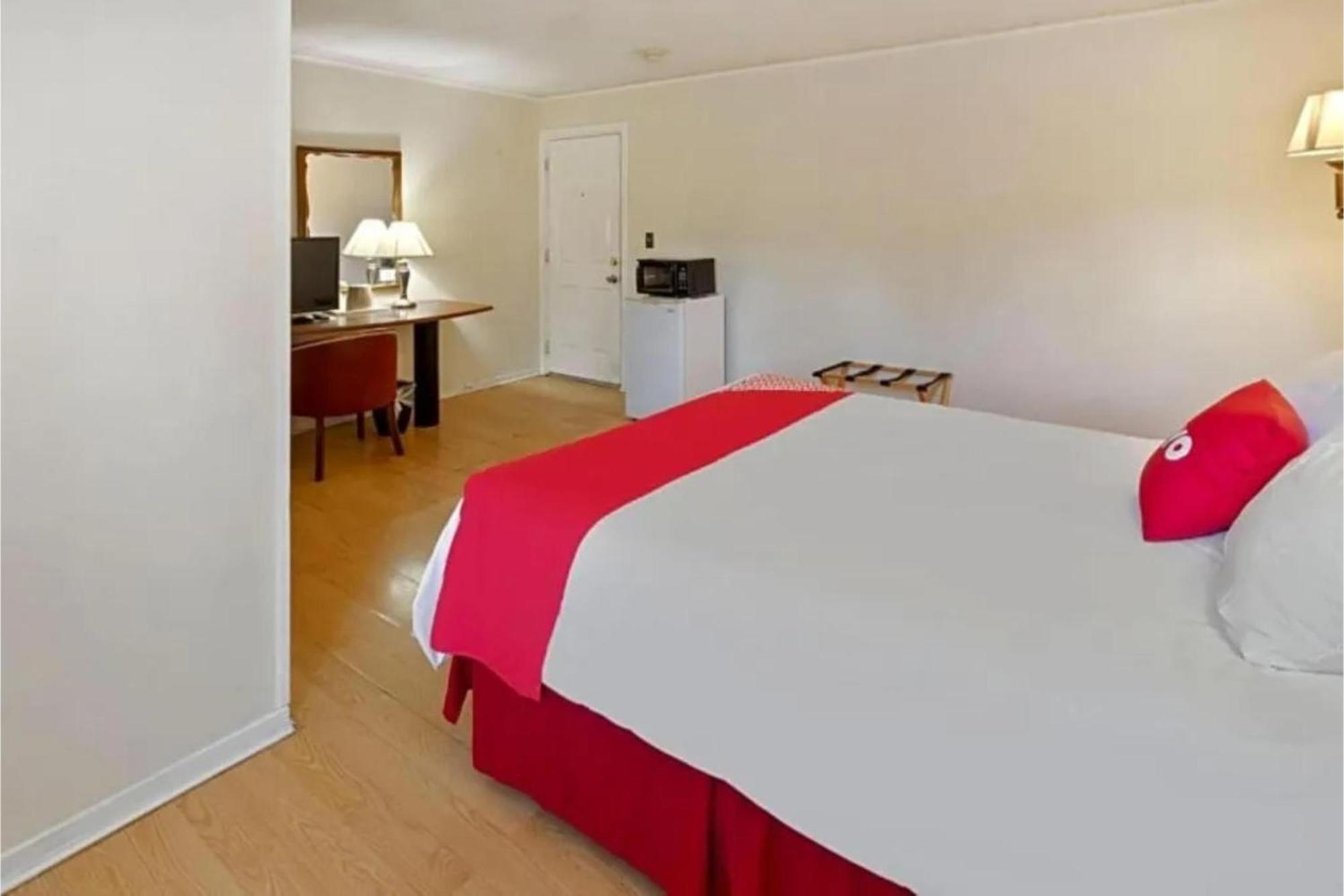 Buena Vista Inn Motel Delhi Экстерьер фото